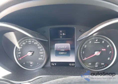 2016 Mercedes-Benz C 300 4Matic z USA, uszkodzony, nr VIN 55SWF4KB9GU146647